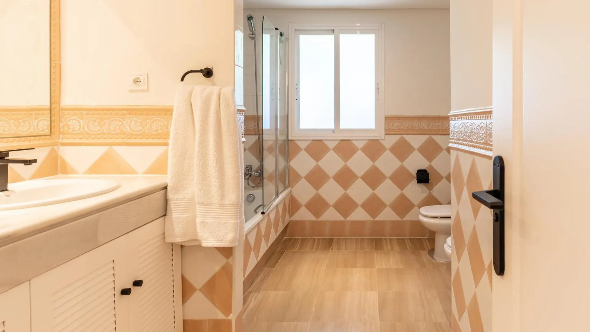 Ferienwohnung Fantastico Atico Duplex En Marbella, Con Vistas Al Mar Y A 300 Metros De La Playa Spanien